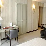 Hotel La Du Berry Versailles