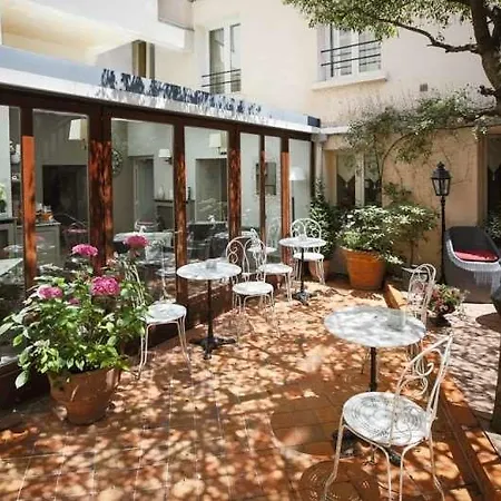 La Du Berry Hotel 3*