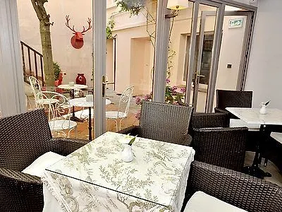 La Du Berry Hotel